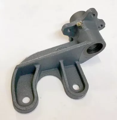 Кронштейн энергоаккумулятора 5320 в сборе задний правый 5320-3502120